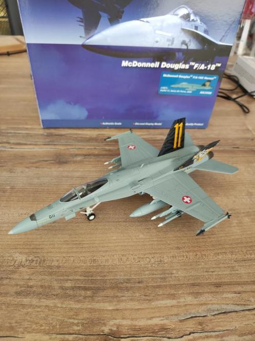 Schaalmodel van militaire vliegtuigen (gegoten) op schaal 1/, Hobby en Vrije tijd, Modelbouw | Vliegtuigen en Helikopters, Zo goed als nieuw