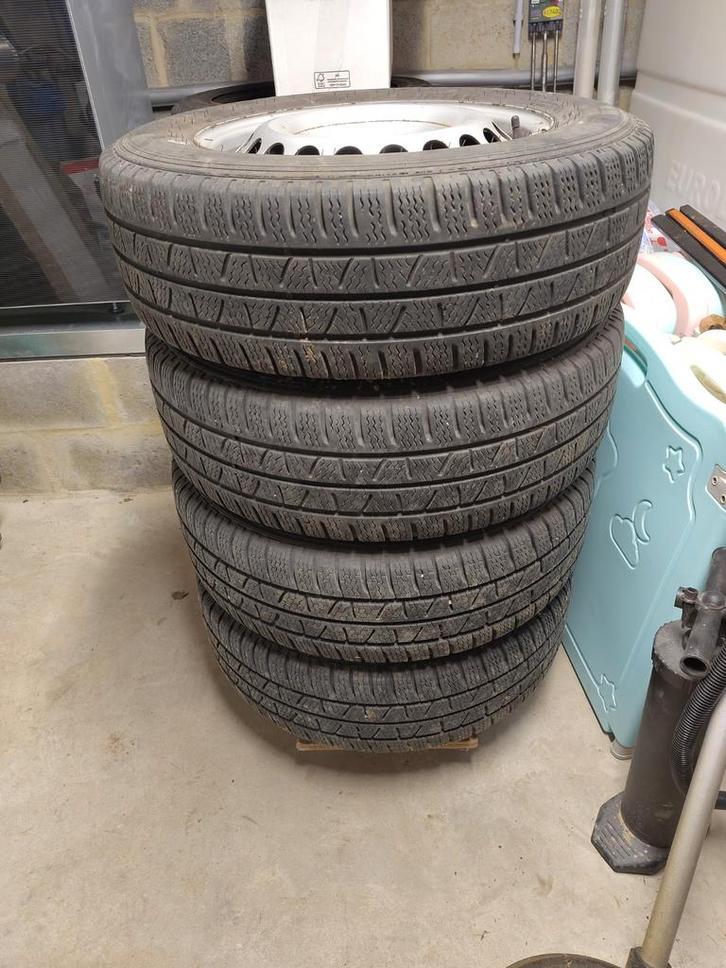 Pneus hiver + jantes VW Transporter - Pirelli Carrier, Auto-onderdelen, Banden en Velgen, Banden en Velgen, Winterbanden, 16 inch