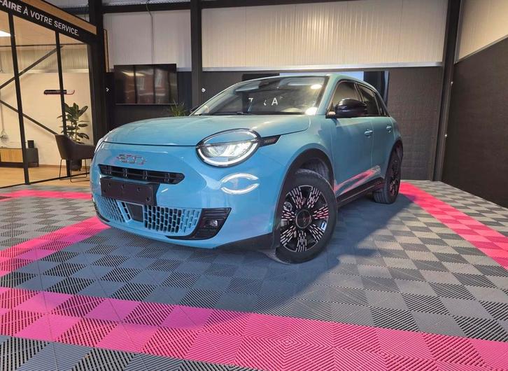 Fiat 600, Autos, Fiat, Particulier, Autres modèles, Hybride Électrique/Essence, Euro 6, SUV ou Tout-terrain, 5 portes, Automatique