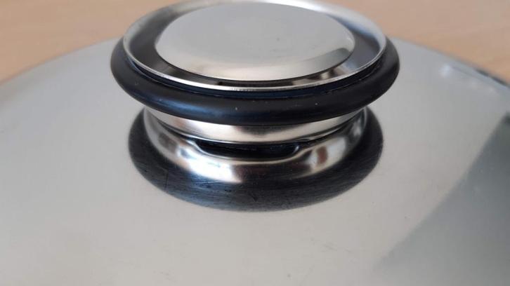 Kookpot inhoud 1,5 l, merk Demeyere, niet voor inductie, Huis en Inrichting, Keuken | Potten en Pannen, Zo goed als nieuw, Keramische plaat