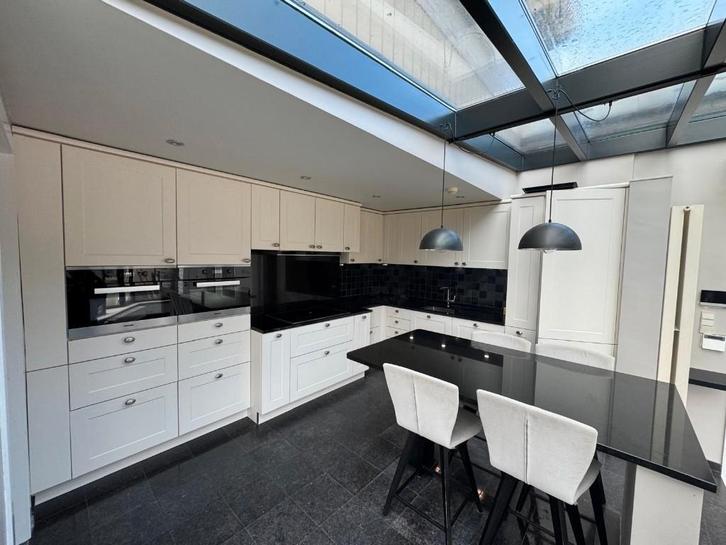 Cuisine complète avec appareils, Maison & Meubles, Cuisine | Cuisines complètes, Utilisé, Cuisine à mur double, Blanc, Granit ou Pierre