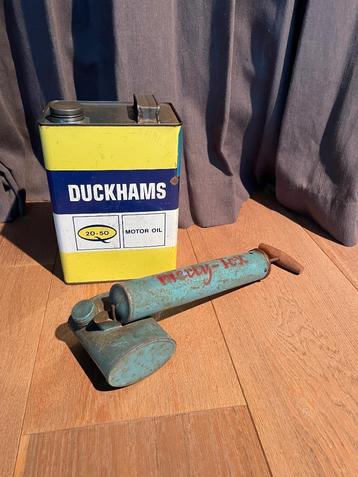 Vintage Duckhams bus en vintage sproeier beschikbaar voor biedingen