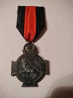 ruban rouge en forme de croix de fer, Collections, Objets militaires | Général, Enlèvement ou Envoi