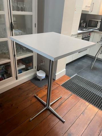 Magnifique table haute / mange-debout Alter Ego beschikbaar voor biedingen