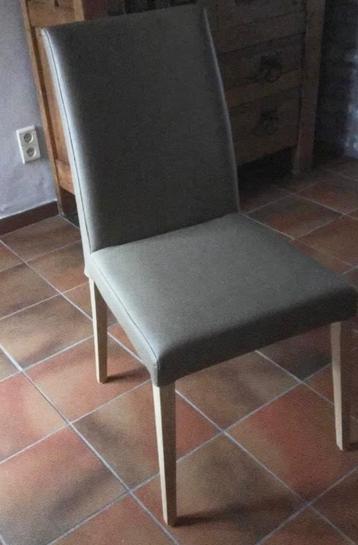 Stoelen  beschikbaar voor biedingen