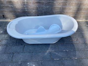 Babybadje met zitje beschikbaar voor biedingen