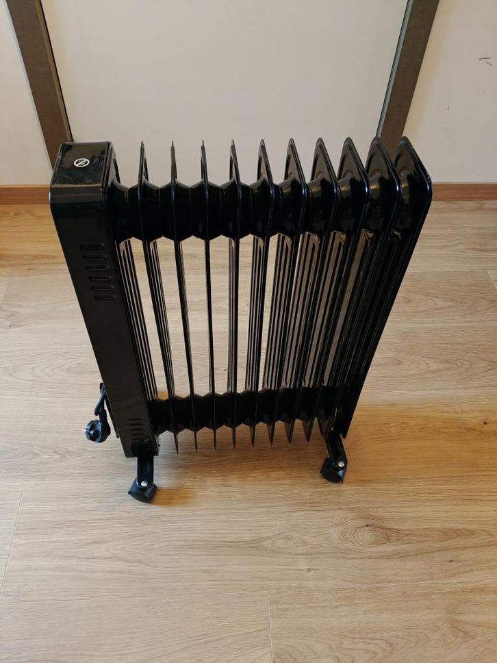 Olieradiator 2500W - 1j oud, Doe-het-zelf en Bouw, Verwarming en Radiatoren, Zo goed als nieuw, Radiator, 800 watt of meer, 30 tot 80 cm