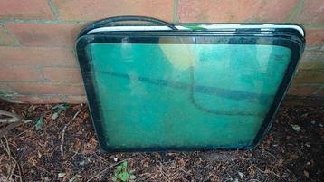 vaste ruit laadruimte L en R ciyroen berlingo peugeot partne beschikbaar voor biedingen