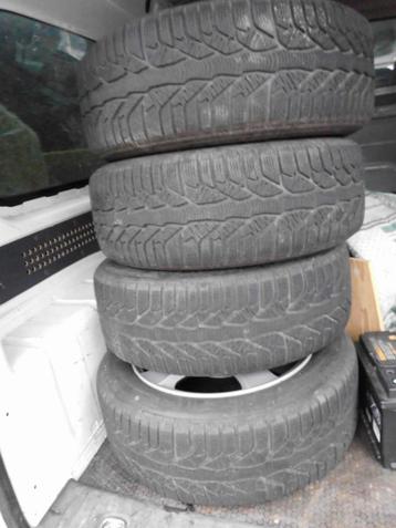 Aluminium velgen met banden van kleber beschikbaar voor biedingen