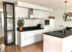 LANDELIJKE KEUKEN MET KOOKEILAND + APPARATUUR, Wit, Graniet of Steen, Dubbelwandige keuken, Ophalen of Verzenden