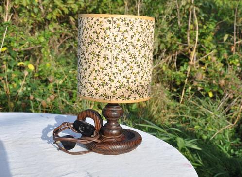lampe de table pied bois style bougeoir a main, Antiquités & Art, Antiquités | Éclairage, Enlèvement ou Envoi
