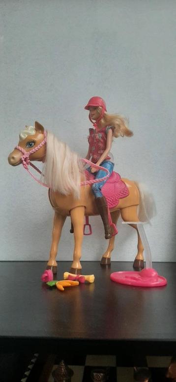 Barbie met bewegend paard