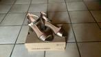 Sandalen leder goudkleurig - maat 37 - merk Clarks, Kleding | Dames, Schoenen, Ophalen of Verzenden, Zo goed als nieuw