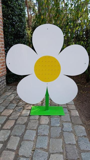 kleutersklas-bloem-naamkaartjes-dag-weekactiviteiten-hout beschikbaar voor biedingen