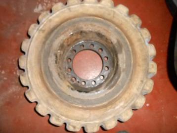 2X HEFTRUCK  VOLLE BANDEN OP VELG  23X9-10  225/75 -10  beschikbaar voor biedingen