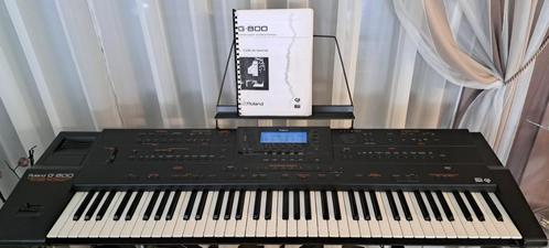 Synthétiseur Roland G800 avec pied, fonctionne parfaitement, Muziek en Instrumenten, Synthesizers, Zo goed als nieuw, Roland, Met standaard