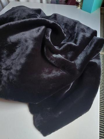 1,6 meter imitatie bont superieur zwart beschikbaar voor biedingen