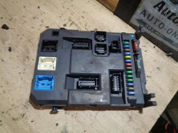 Boîte à fusibles d'un Peugeot 207, Enlèvement ou Envoi, 3 mois de garantie, Utilisé, Peugeot