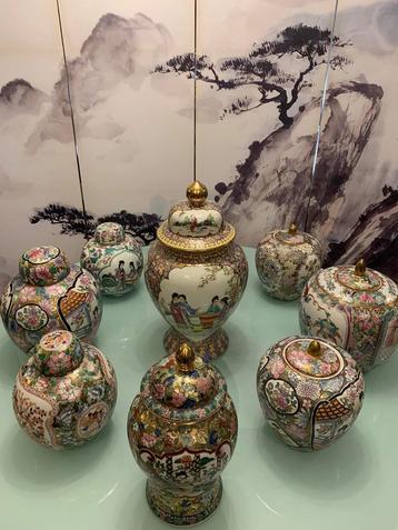 8 LOVELY CHINESE VINTAGES GEMBER POTS AND JARS WITH LIDS beschikbaar voor biedingen