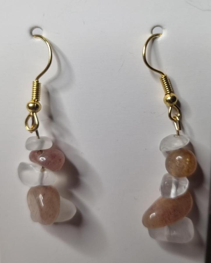 Stenen oorbellen, Handtassen en Accessoires, Oorbellen, Nieuw, Hangers, Goud, Beige, Ophalen of Verzenden