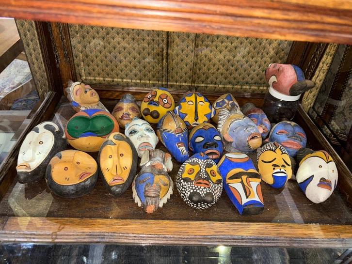 21 masques africains antiques, Antiek en Kunst, Kunst | Beelden en Houtsnijwerken, Ophalen of Verzenden
