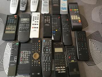 lot afstandsbedieningen beschikbaar voor biedingen