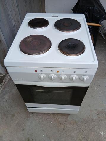 Kookplaat met oven werkt goed  beschikbaar voor biedingen