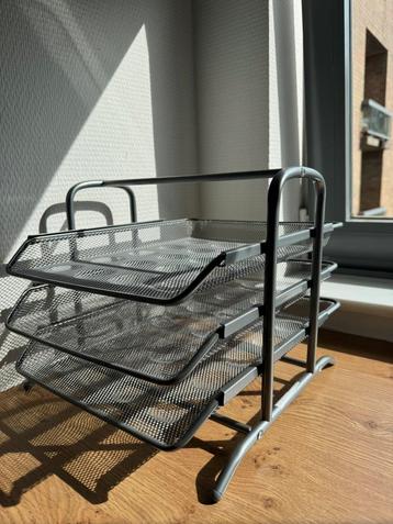 Rekje voor papieren beschikbaar voor biedingen