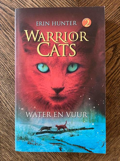 Erin Hunter - WARRIOR CATS - Water en vuur, Boeken, Kinderboeken | Jeugd | 10 tot 12 jaar, Zo goed als nieuw, Ophalen of Verzenden