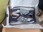 2 paires de Asics Naruto Shippuden 43,5., Ophalen, Nieuw