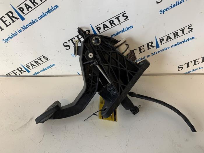 Koppelingspedaal van een Mercedes B-Klasse, Auto-onderdelen, Interieur en Bekleding, Mercedes-Benz, Gebruikt, 3 maanden garantie