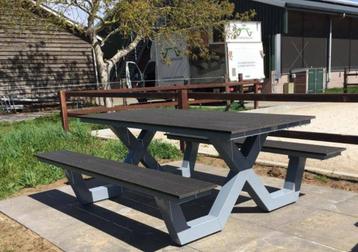 Duurzame picknicktafels van staal met composiet