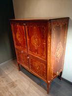 Belle armoire vintage avec placage et marqueterie — chef-d'œ, Maison & Meubles, Enlèvement