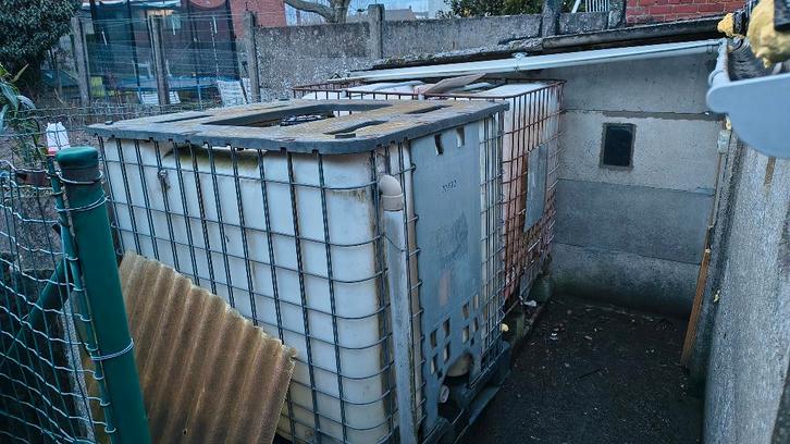 IBC watertank 1000L met metalen kooi, Tuin en Terras, Regentonnen, Gebruikt, Kunststof, 150 liter of meer, Met kraantje, Ophalen