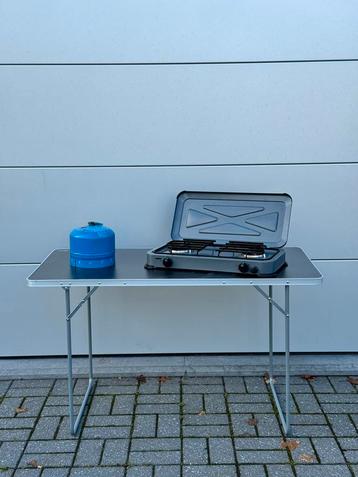 Tafel + gasfornuis + gasfles beschikbaar voor biedingen