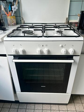 losstaand gasfornuis + oven van Siemens beschikbaar voor biedingen