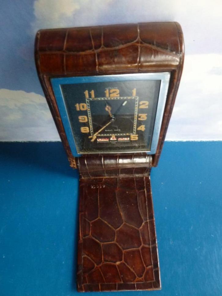 Vintage LECOULTRE Montre Horloge Dateur Voyage CHROME CUIR, Antiek en Kunst, Antiek | Klokken, Ophalen of Verzenden