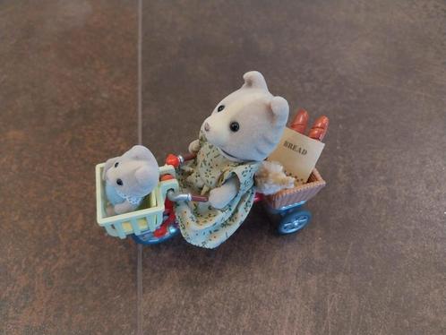 Sylvanian Families 4281 - Maman et enfant sur un vélo, Kinderen en Baby's, Speelgoed | Poppenhuizen, Zo goed als nieuw, Poppenhuispop