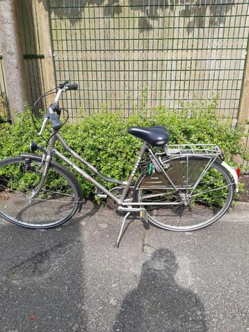 Vrouwenfiets batavus beschikbaar voor biedingen