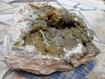 gros bloc de CALCIET avec PYRITE d'Allemagne 24 KG !!!! XXL, Enlèvement ou Envoi, Minéral