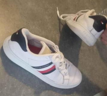 schoen tommy hilfigers  beschikbaar voor biedingen