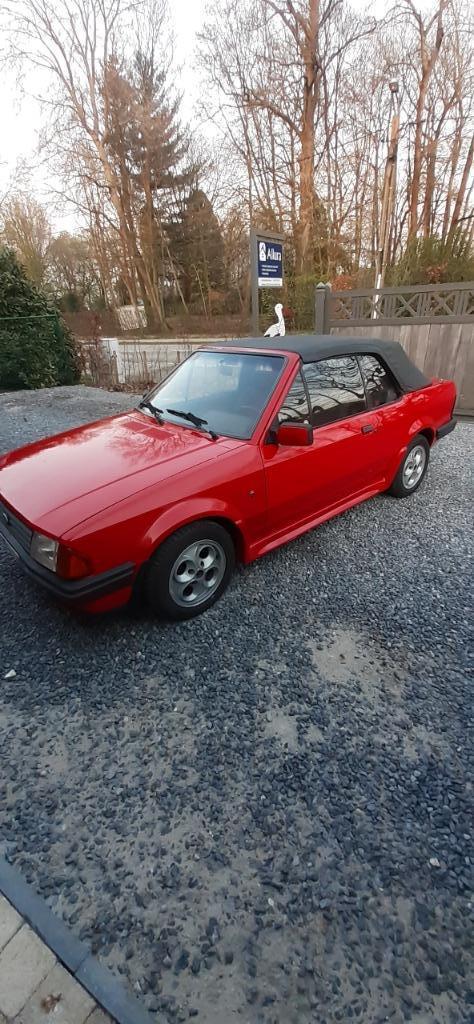 Ford escort xr3i cabrio, Auto's, Ford, Particulier, Escort, Open dak, Benzine, Cabriolet, 3 deurs, Handgeschakeld, Rood, Grijs