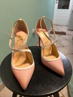 Christian Louboutin pump, maat 39, zo goed als nieuw 350euro, Kleding | Dames, Trouwkleding en Trouwaccessoires, Ophalen, Zo goed als nieuw