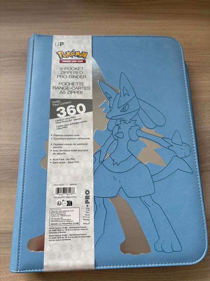 Ultra Pro Elite Series: Lucario 9-Pocket Zippered PRO Binder, Hobby en Vrije tijd, Verzamelkaartspellen | Pokémon, Zo goed als nieuw