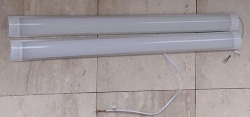 2 réglettes neuves 4500K, Huis en Inrichting, Lampen | Wandlampen, Nieuw, Ophalen
