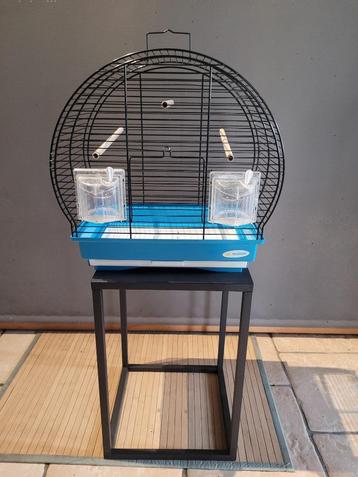 Cage pour oiseau disponible aux enchères