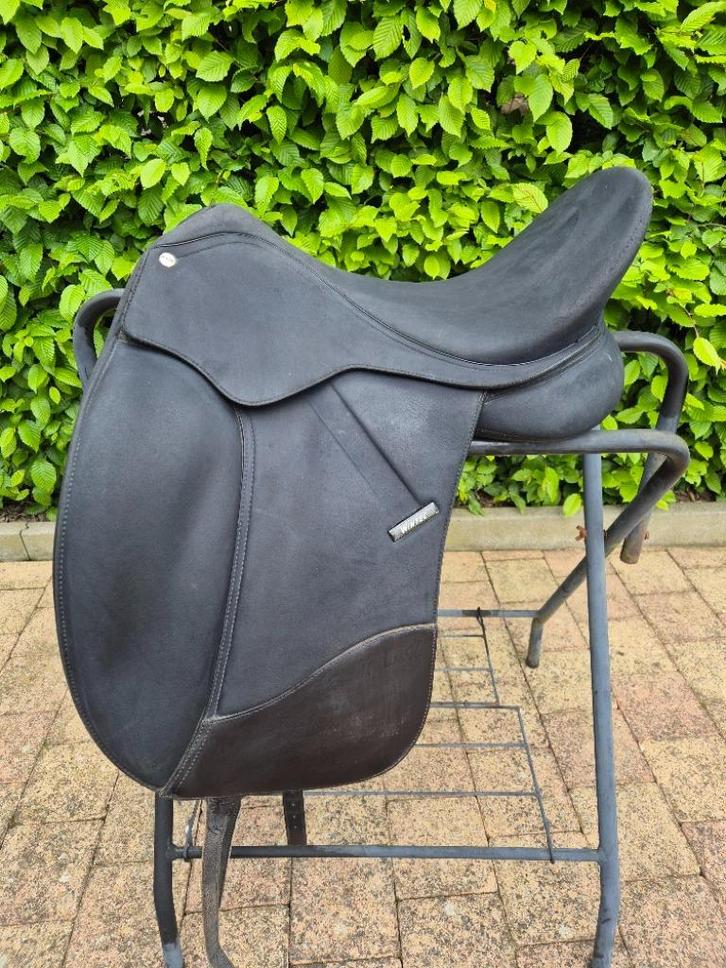 Wintec Isabell 17 inch dressuurzadel, Dieren en Toebehoren, Paarden en Pony's | Hoofdstellen en Tuigage, Dressuur, Verzenden