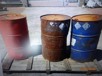 3 vaten 200 liter beschikbaar voor biedingen