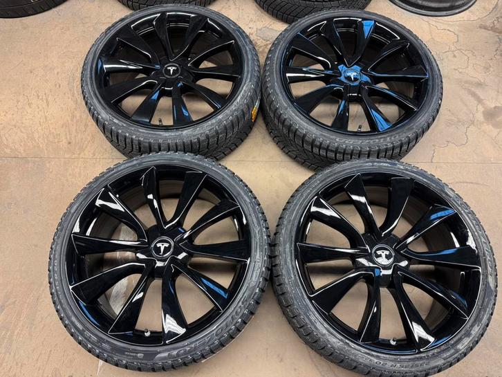️20 inch Tesla Model 3 Performance Winterbanden + Velgen, Auto-onderdelen, Banden en Velgen, Banden en Velgen, Winterbanden, 20 inch