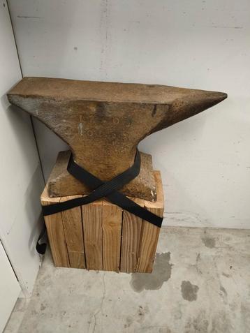 Zeer zwaar aambeeld  beschikbaar voor biedingen